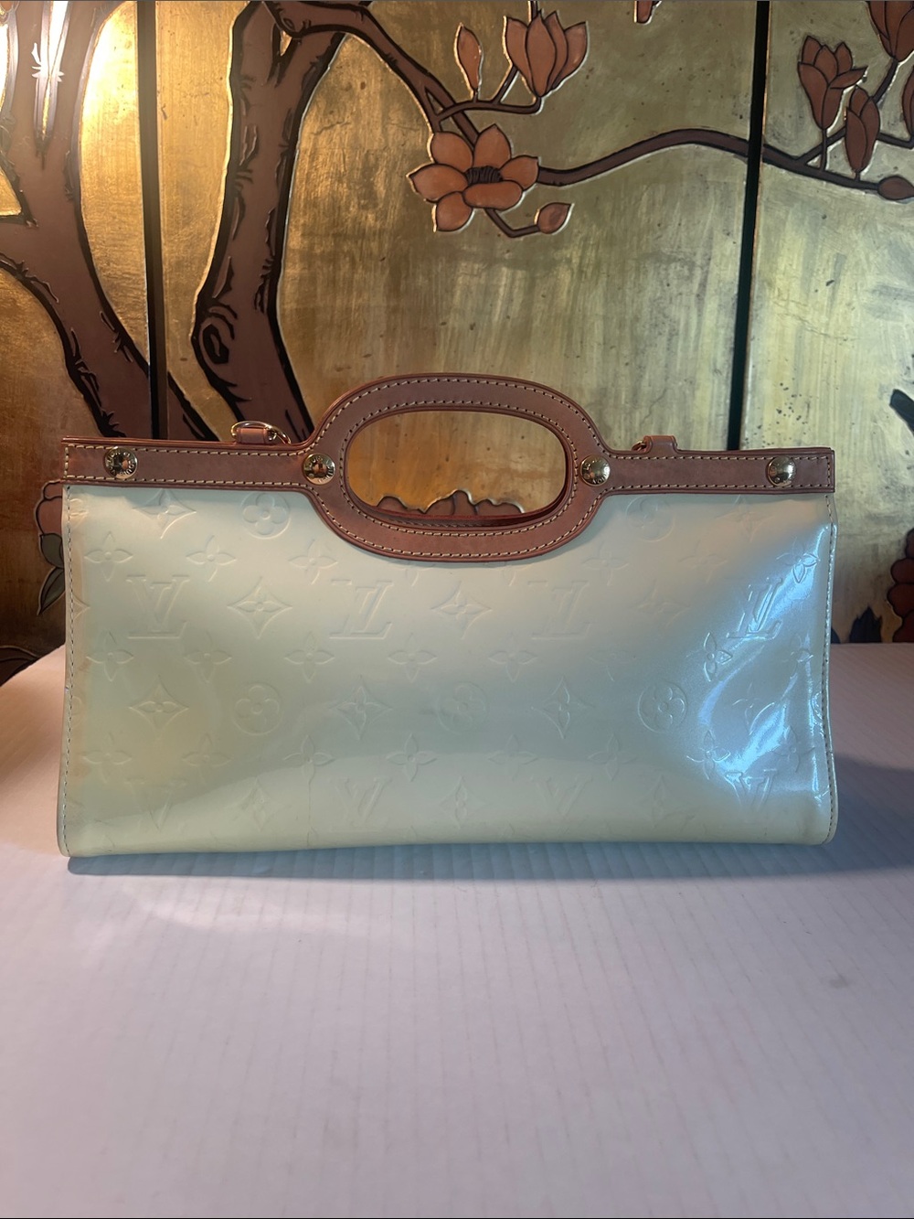 Louis Vuitton Cream Patent Leather Handheld Clutch with Tan Trim